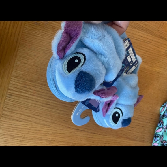 Disney Stitch full coverage slippers - Picture 2 of 3